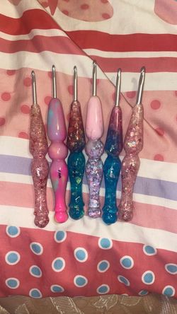 Peach and Paige crochet hooks