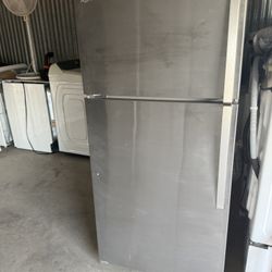 Whirlpool stainless steel Refrigerator 18.5 cu.ft