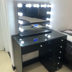 Vanity Light Mirror W/Diamond Knobs