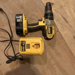 18 V hammer drill battery and charger