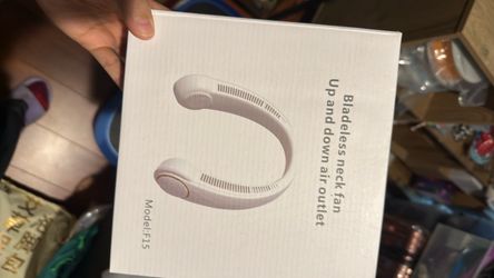 Blaseless neck fan