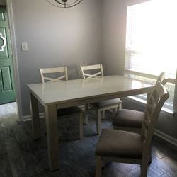 Dining Room Table/ 7 Chairs