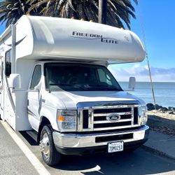 2014 E450 Freedom Elit RV  Almost New!