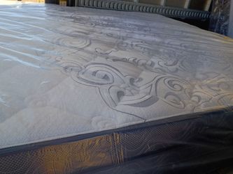 Brand new King size pillowtop mattress and box spring free delivery depends on location