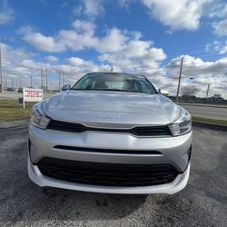 Kia Río S 2023 Título Limpio 