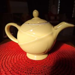 HALL MODERNE CANARY YELLOW TEAPOT