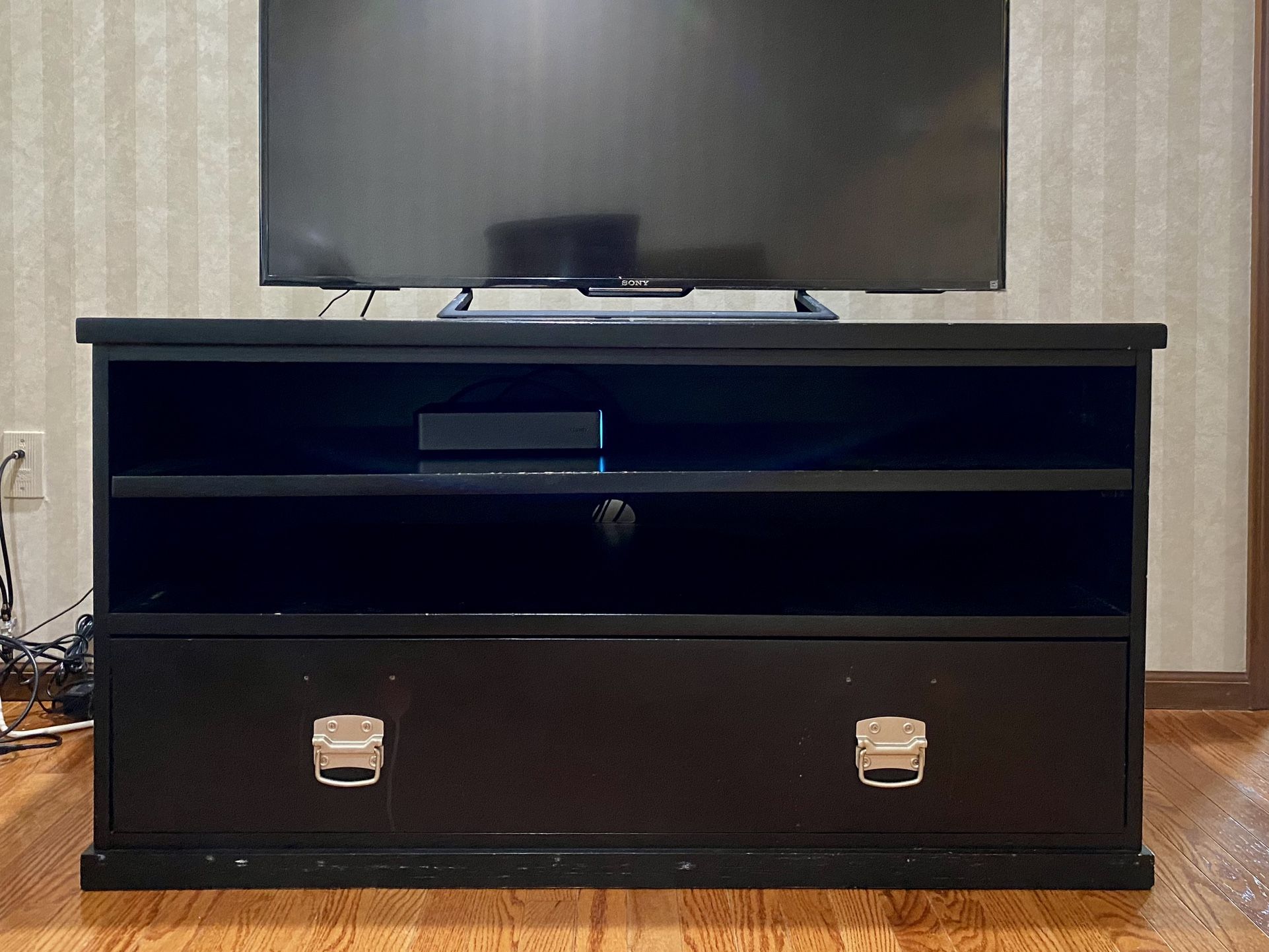 Black Lacquered Wood TV Stand