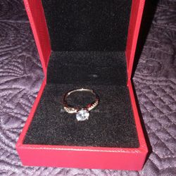 Stunning 1.0 Carat Round Brilliant Moissanite Engagement Ring 