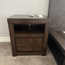 1 Drawer Wood Nightstand with Storage