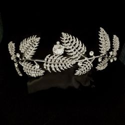 Beautiful New Wedding Tiara Very Unique With Leaves