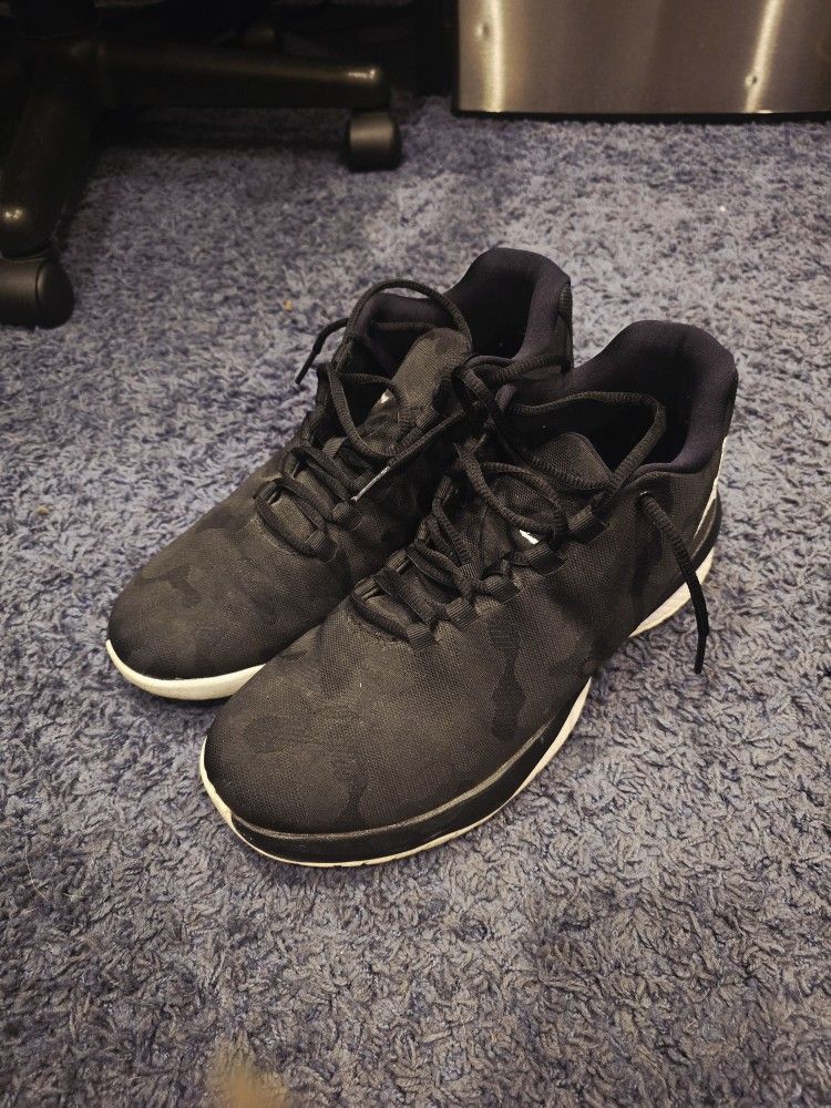 Black Jordan B.Flys