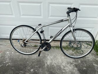 Cannondale Q6 Hybrid City Bike **Needs Seat & Tune up**