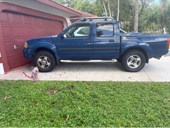 Nissan Frontier SE V6 - Crew Cab (Great Work Truck!)