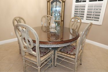 Round Glass Dining Table & 6 Chairs – Ornate Distressed Cream
