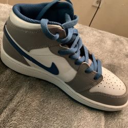 Air Jordan 1 Mid Wolf Grey/University Blue - Size 4Y 