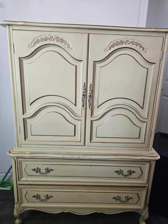 Dresser 