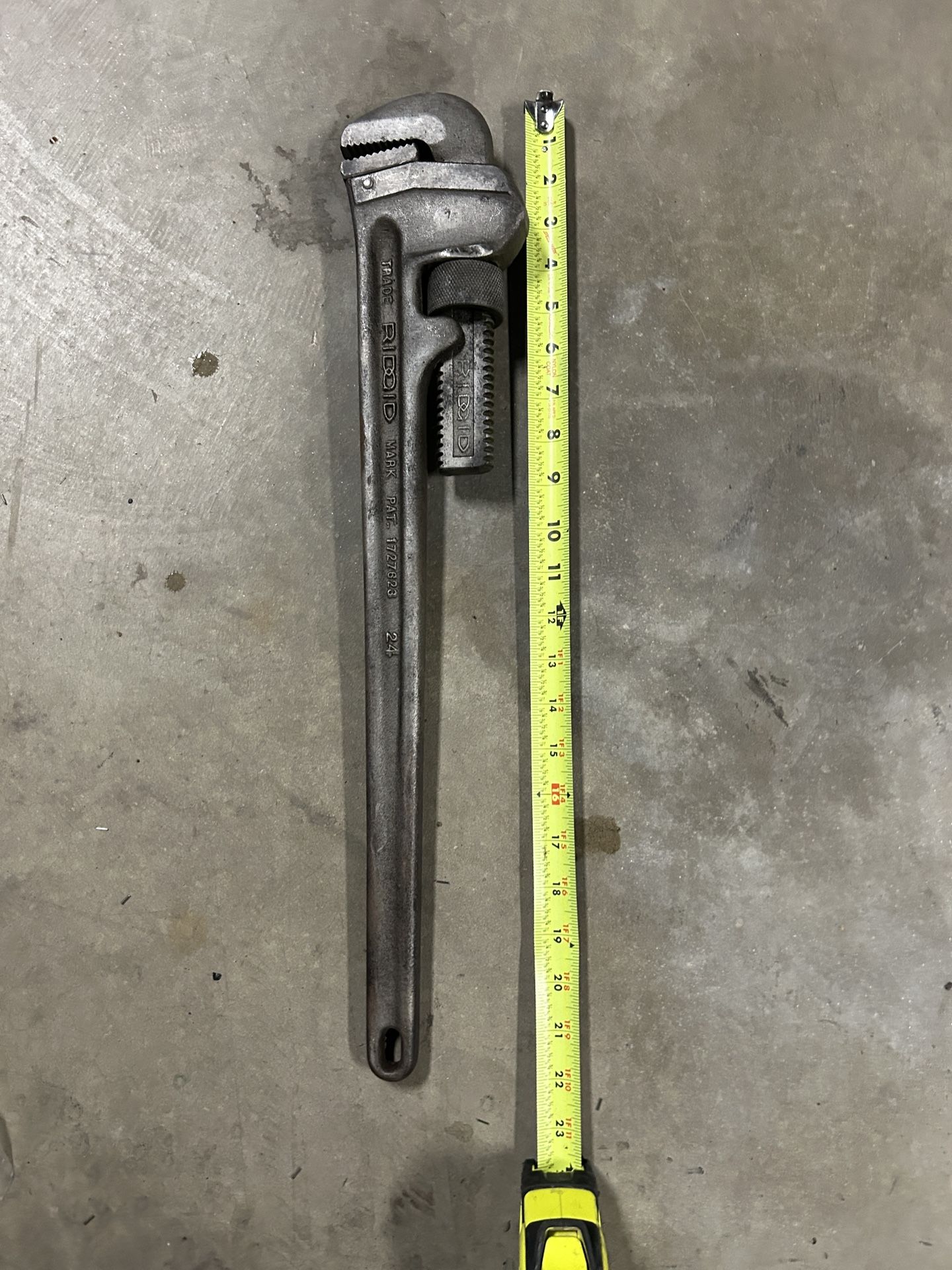 Pipe wrench