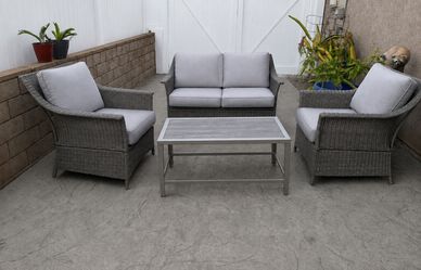 Outdoor patio furniture set