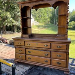 Dresser With Mirror 