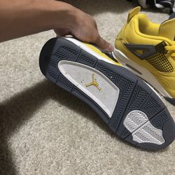 Jordan 4 Retro (2021)  Lightning