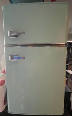 3Ft mini fridge