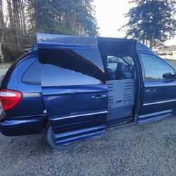Wheelchair Van, 2003 Chrysler Town & Country