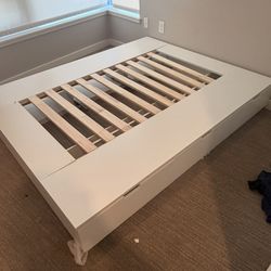 Free mattress queen // bed frame free