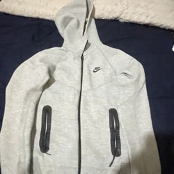 grey nike tech 