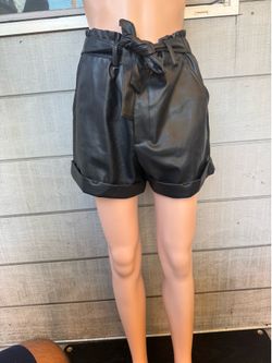 Women’s Love Tree Black Faux Leather Paper bag Shorts Size Medium