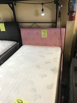 🌸 Pink Tufted bedframe available in twin and full sz 🌸 Mattresses sold separately 🌸
