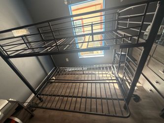 Full-over-Twin Bunk Bed – Great Condition