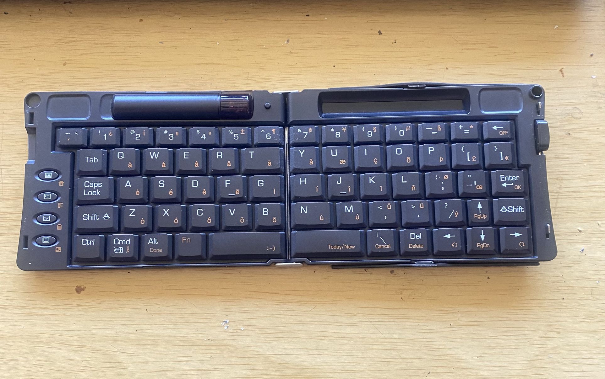 SNAP N TYPE- T-806 UNIVERSAL INFRARED KEYBOARD, COMPACT FOLDING BLUETOOTH. 5 X 4