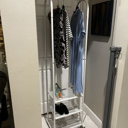 Clothing Rack Whit Wheels ( Clothes Not Included) 
