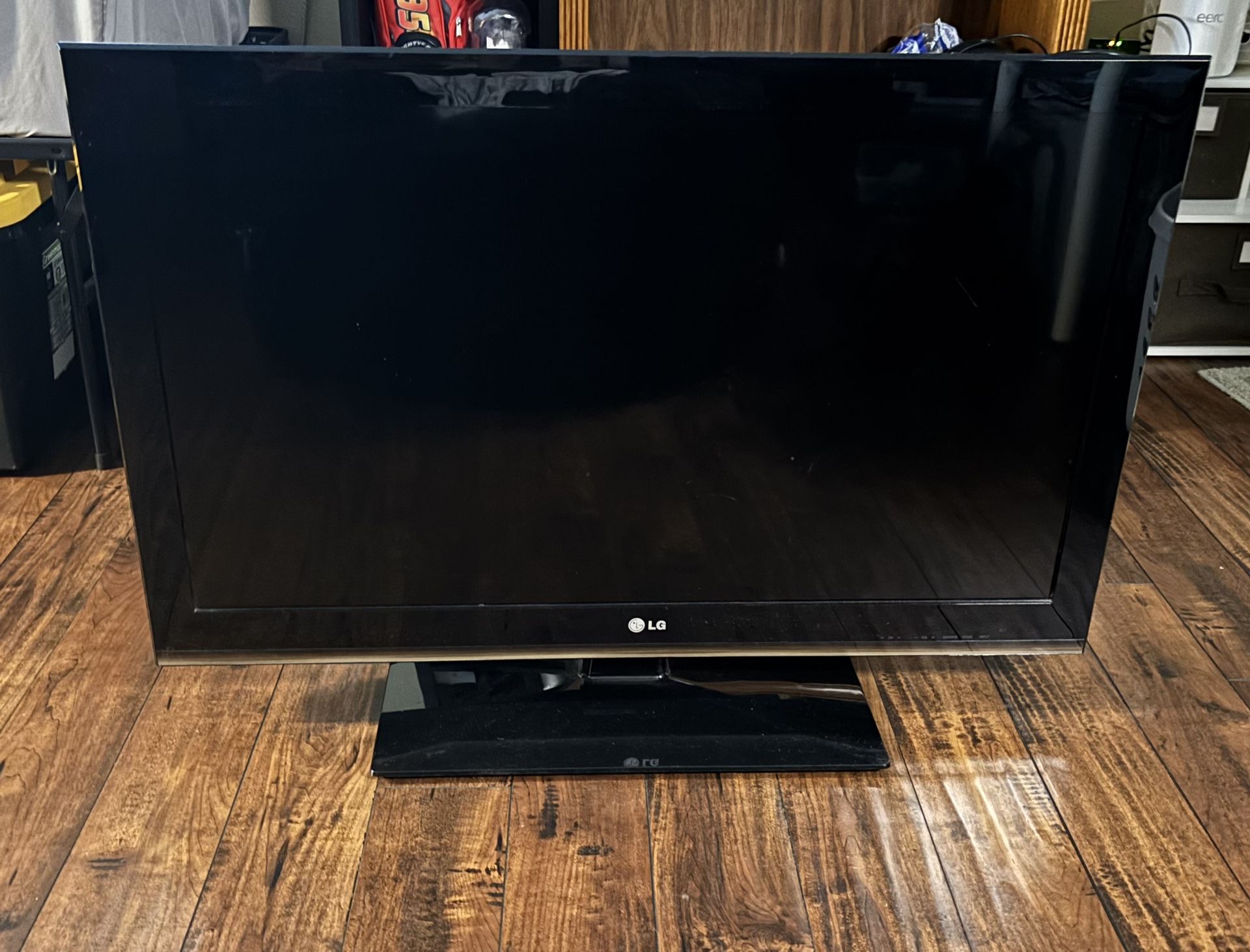 Flat Screen LG TV