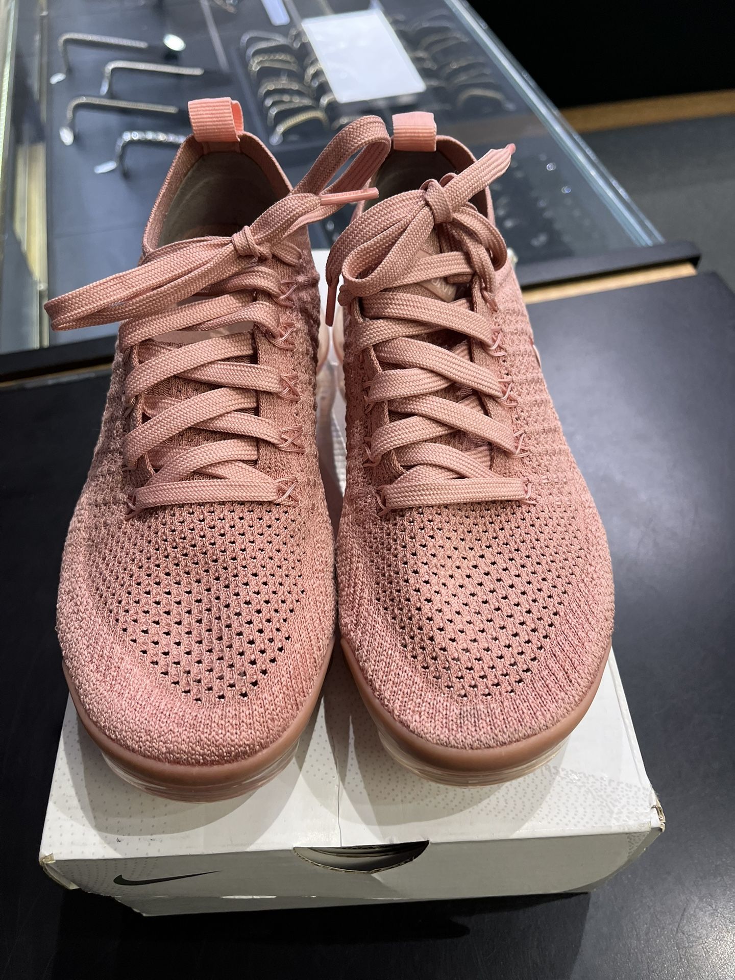 Gym Shoes Size 7 (847439-1)