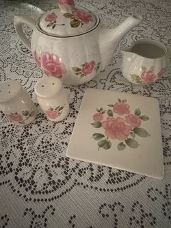 Gibson rose land tea pot salt/pepper and pot holder
