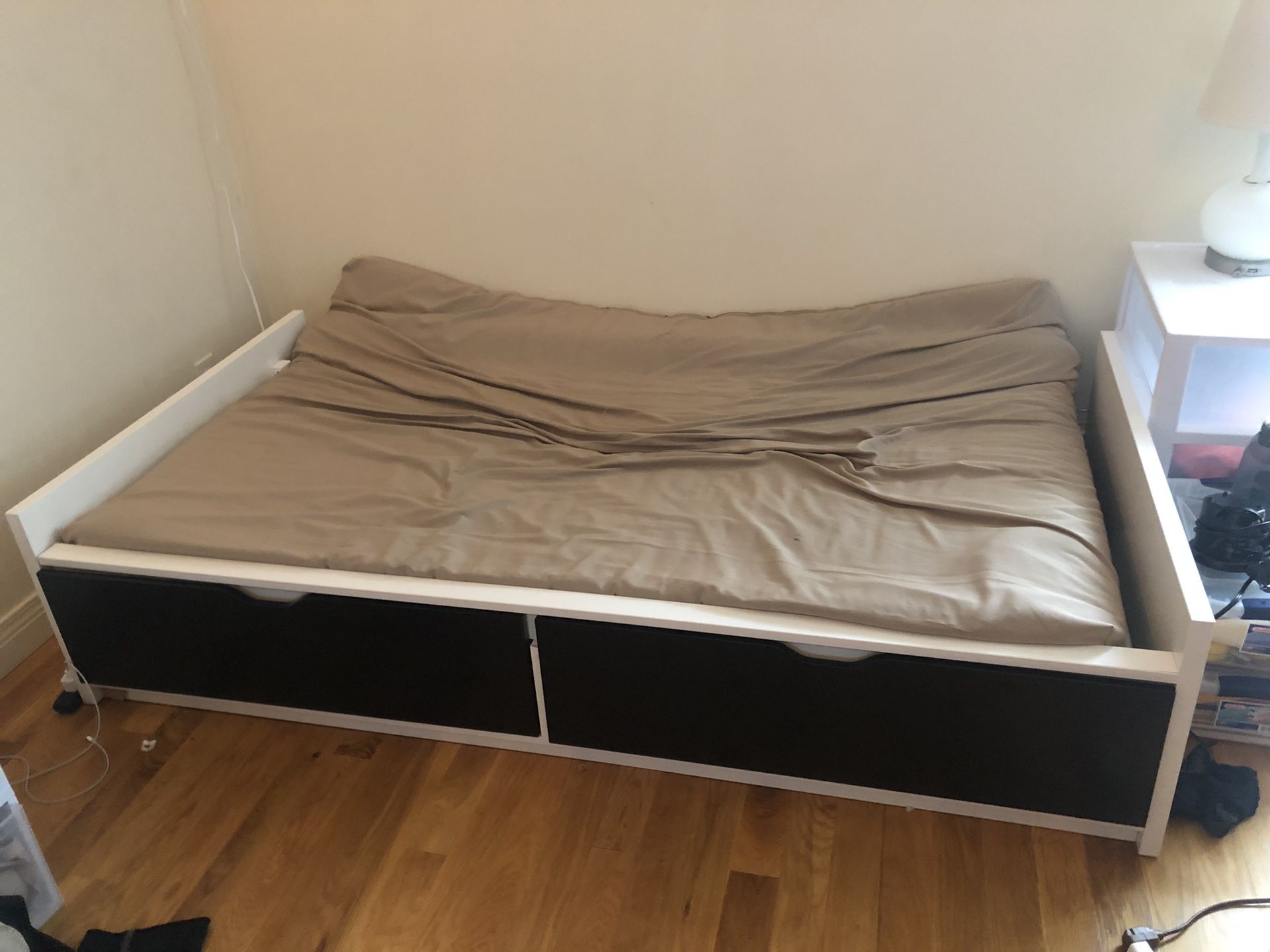 Twin Bed Frame w/Drawers