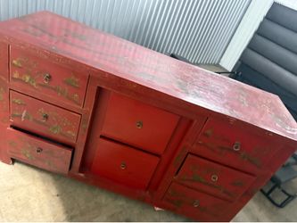 Dresser