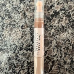 Revolution Fast Base Concealer 