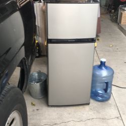 Refrigerator Rrigidare Works Good