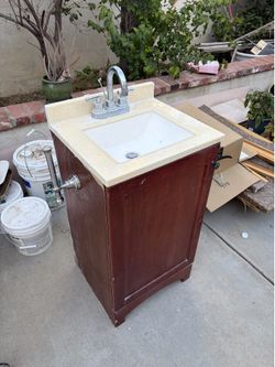 Bathroom sink and cabinet 18 inch