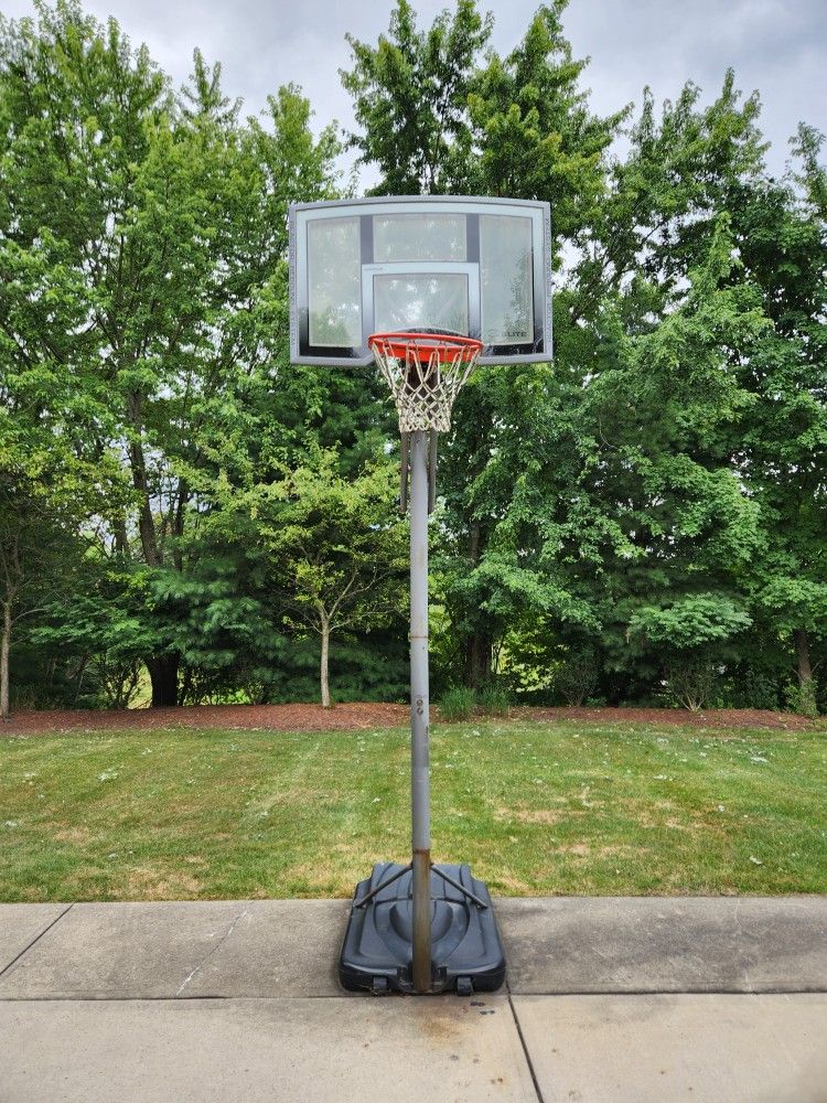 Basketball HoopLifetime Elite for Sale in Wexford, PA OfferUp