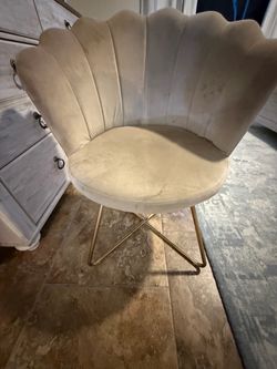 Vanity Sea Shell Chair