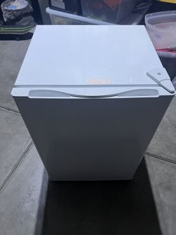 Insignia Small Refrigerator ( Not Working)