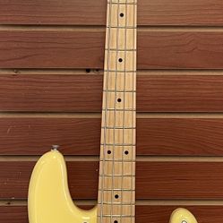 NEW Fender Player II Precision Electric 4 String Bass Hialeah Yellow W/Maple Fretboard 