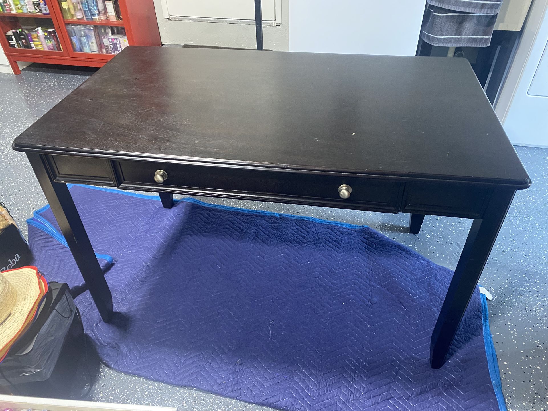 Black Desk 