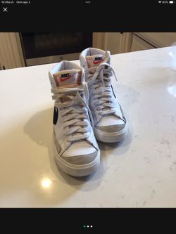 Tenis NIKE Size 61/2 Buenas Condiciones $20
