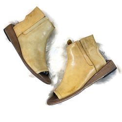 Gee WaWa Women’s Yellow Distressed Leather Shooties