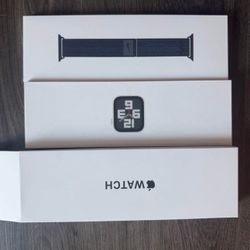 Apple Watch SE 40mm (2nd Gen) GPS W/ Nike Band
