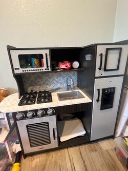 Melissa and Doug Kitchen